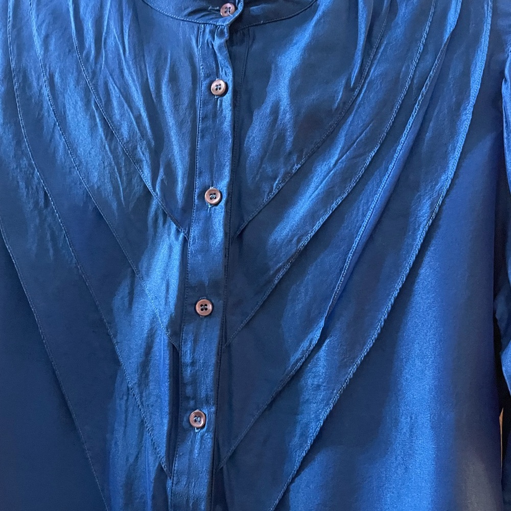 50% off sale amazing 💙💙💙💙💙💙💙100% silk vintage women’s long sleeve blouse